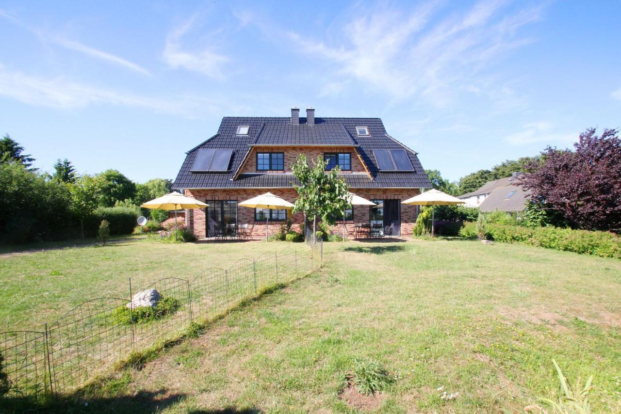 Ostseehaus Odin Doppelhaushaelfte Wiek auf Rügen Buitenkant foto